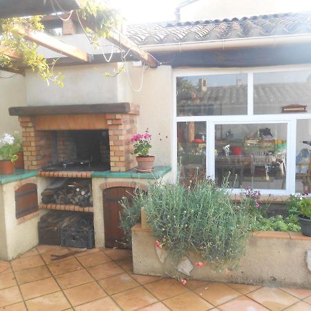 Gite T2 Avec Grande Piscine Villeneuve-la-Comptal Exterior foto